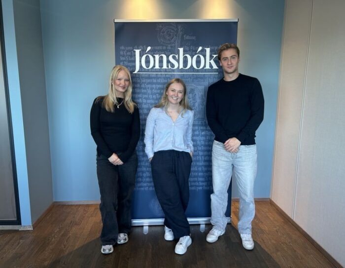 Lögrétta og Jónsbók undirrita samstarfssamning